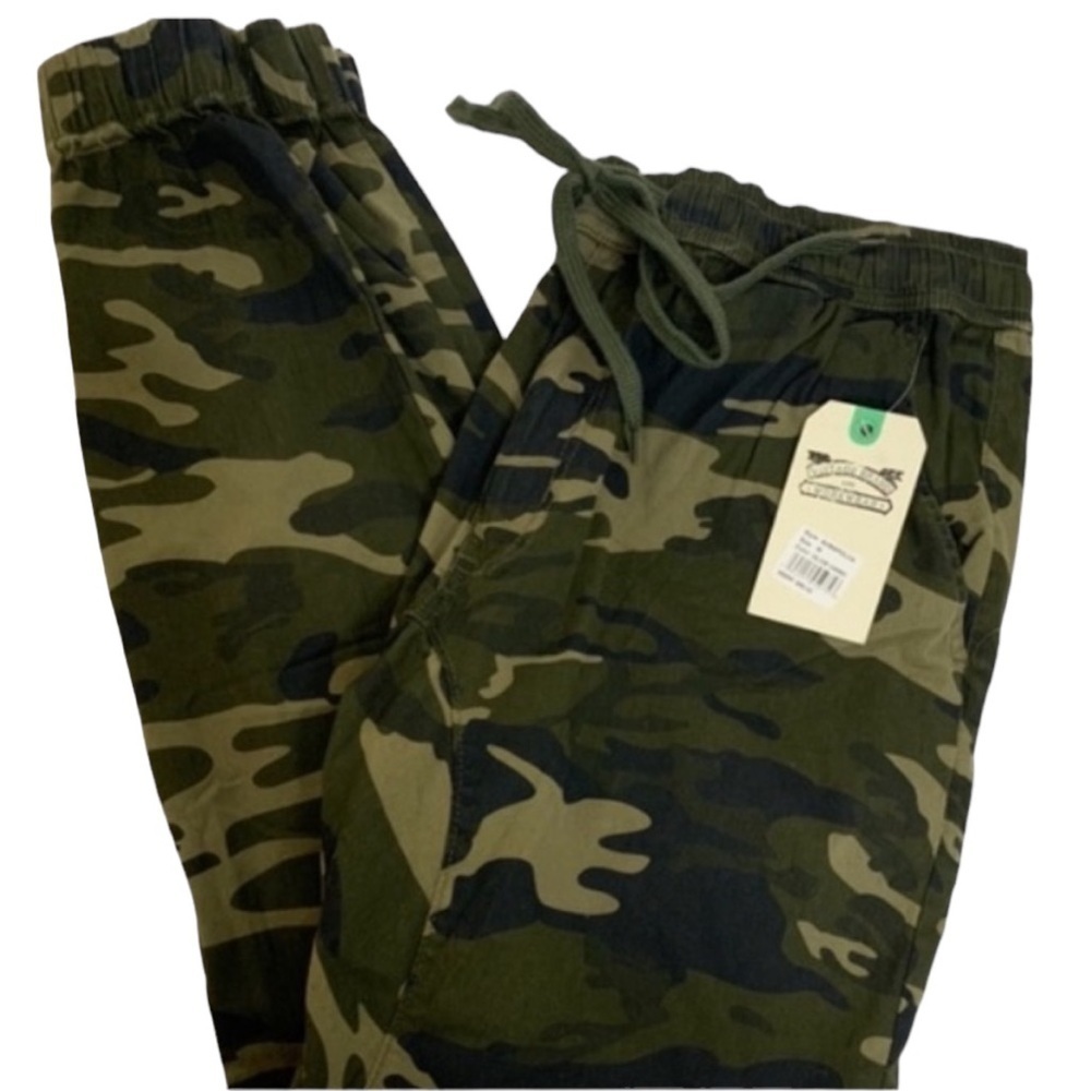 Alexander Julian Men’s Camo Jogger Pants - Picture 3 of 5